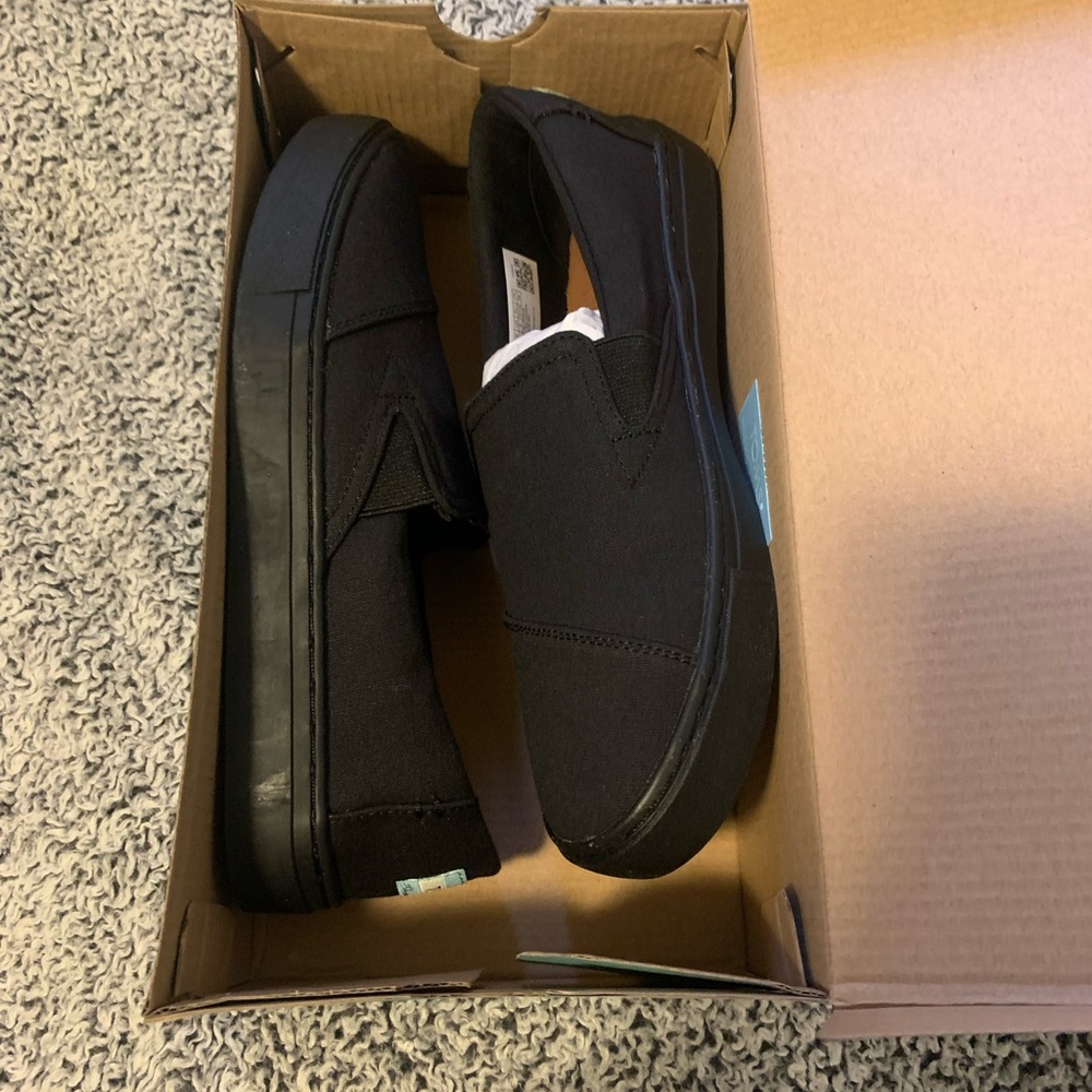 Brand new Toms
